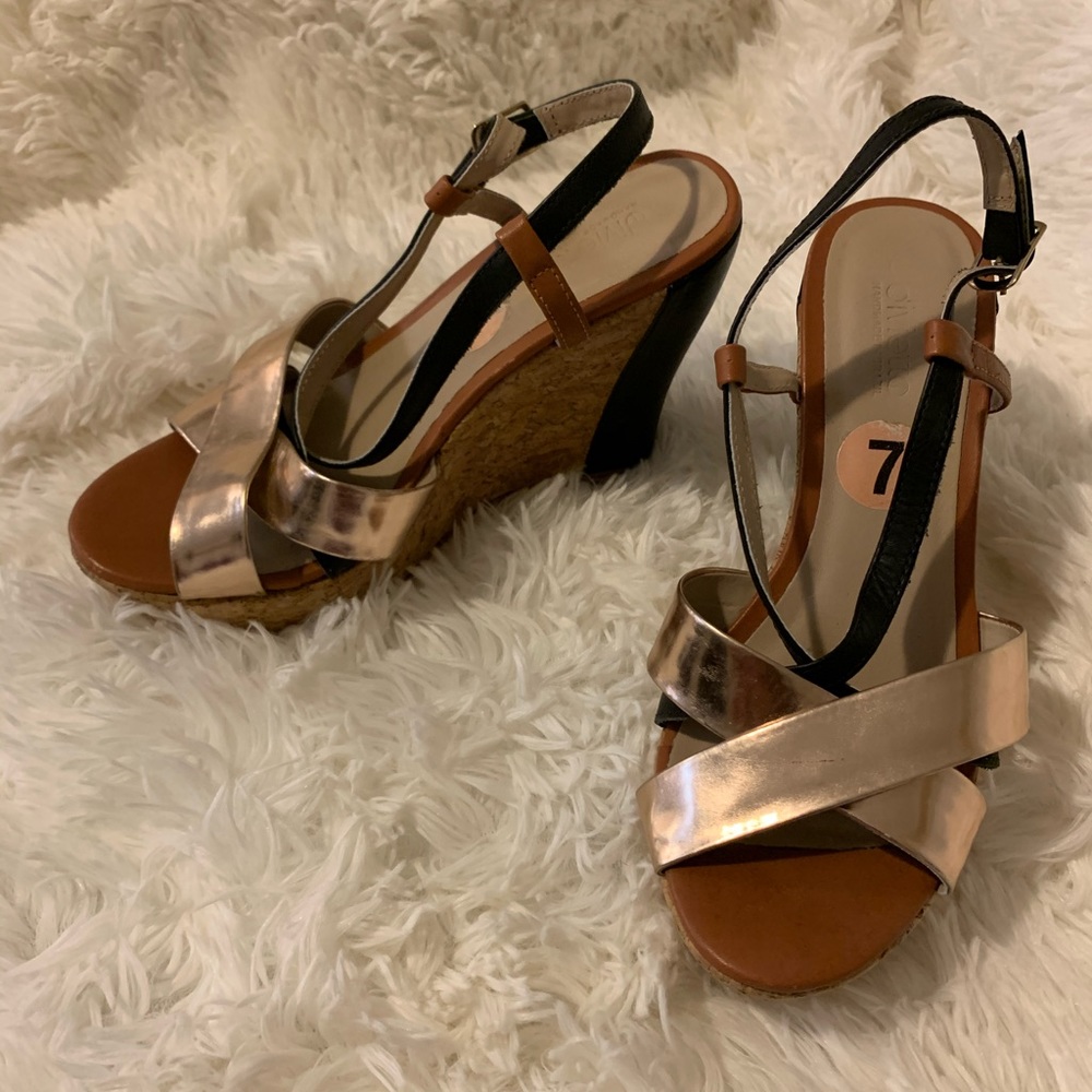 Divietto Rose Gold & Black Strappy Wedge SZ 7